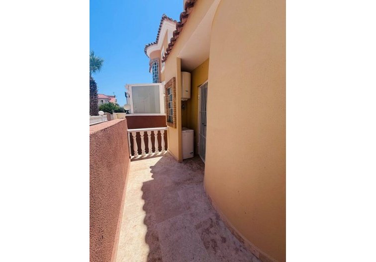 Resale - villa - Villamartin - Costa Blanca