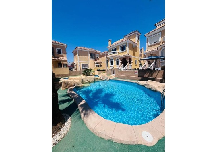Resale - villa - Villamartin - Costa Blanca