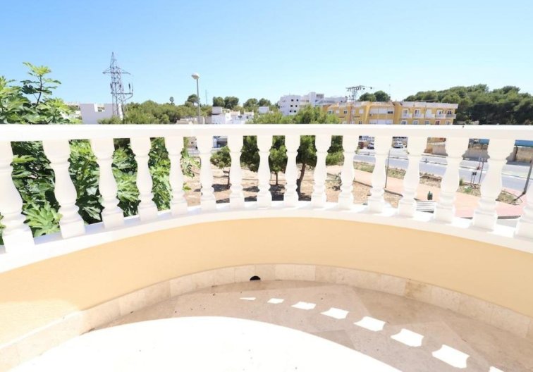 Resale - villa - Villamartin - Costa Blanca