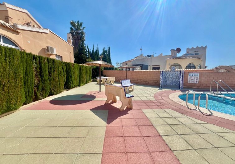 Segunda mano - villa - Orihuela Costa - Los Almendros-la Florida