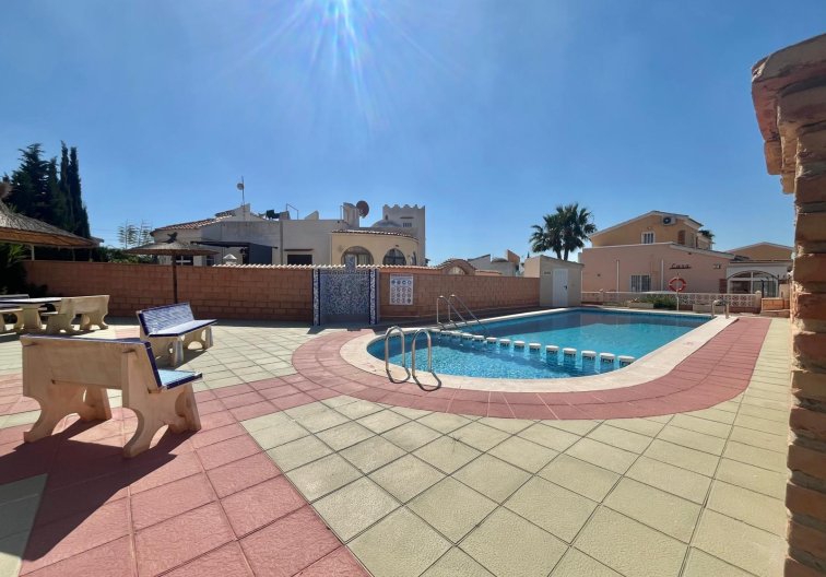 Segunda mano - villa - Orihuela Costa - Los Almendros-la Florida