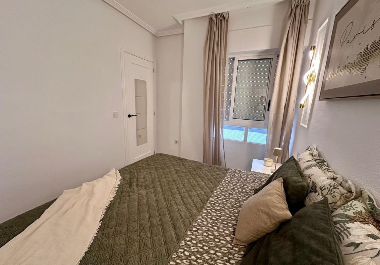 Resale - Apartment - Torrevieja - Estacion De Autobuses