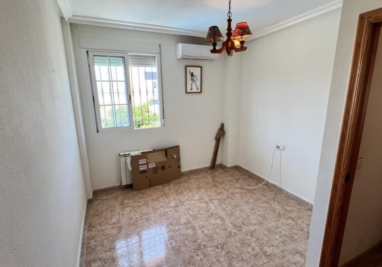 Segunda mano - villa - Torrevieja - Aguas Nuevas