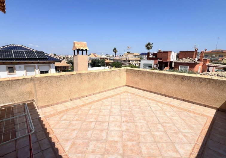 Segunda mano - villa - Torrevieja - Aguas Nuevas
