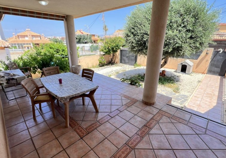 Segunda mano - villa - Torrevieja - Aguas Nuevas