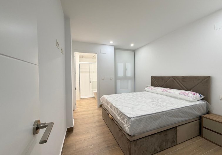 Segunda mano - Apartamento  - Torrevieja - Estacion De Autobuses