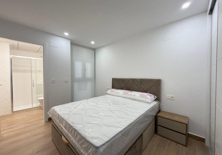 Segunda mano - Apartamento  - Torrevieja - Estacion De Autobuses