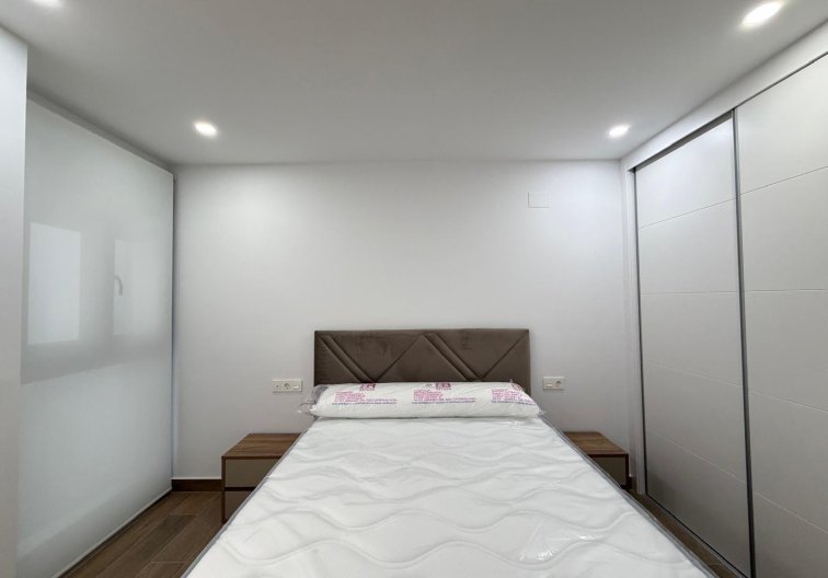 Segunda mano - Apartamento  - Torrevieja - Estacion De Autobuses