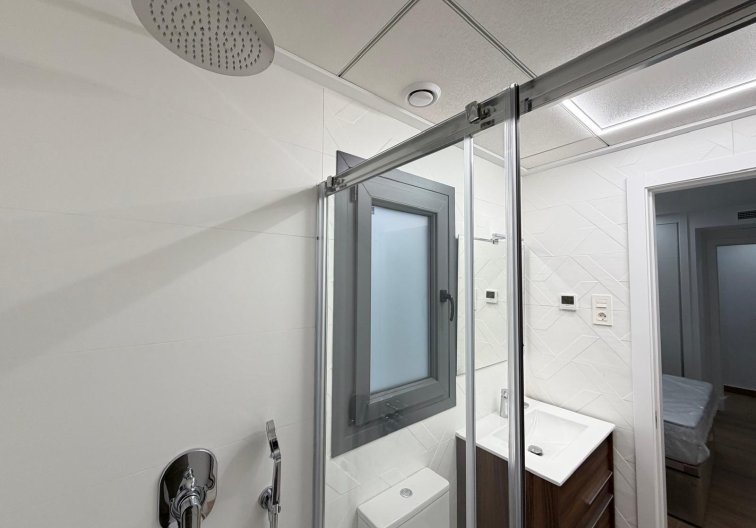 Segunda mano - Apartamento  - Torrevieja - Estacion De Autobuses