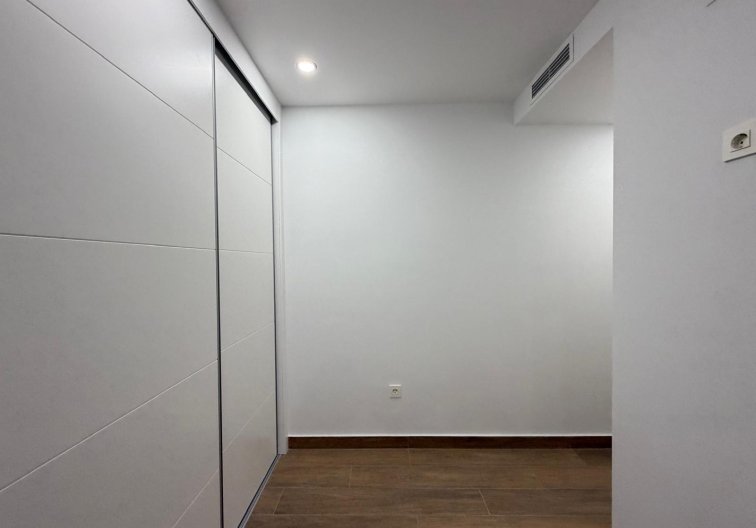 Segunda mano - Apartamento  - Torrevieja - Estacion De Autobuses