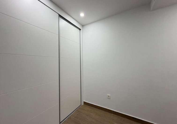 Segunda mano - Apartamento  - Torrevieja - Estacion De Autobuses
