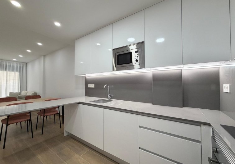 Segunda mano - Apartamento  - Torrevieja - Estacion De Autobuses