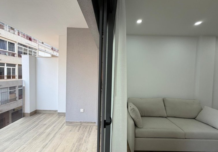 Segunda mano - Apartamento  - Torrevieja - Estacion De Autobuses
