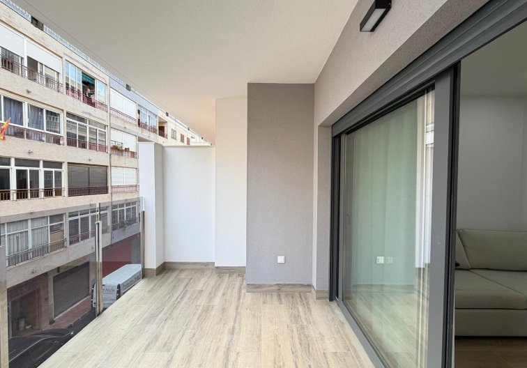 Segunda mano - Apartamento  - Torrevieja - Estacion De Autobuses