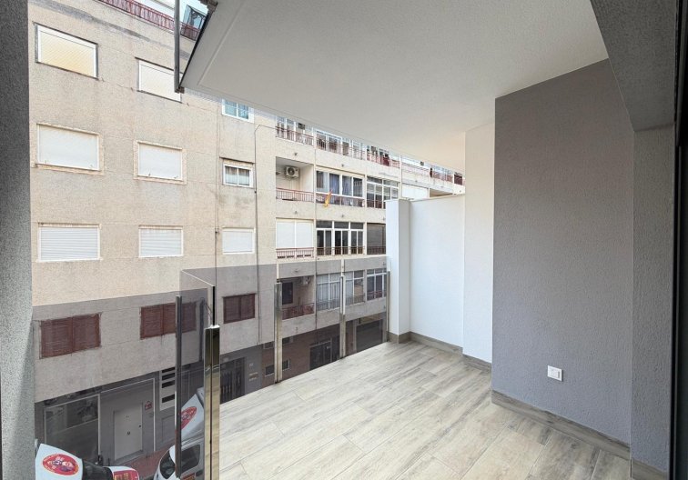 Segunda mano - Apartamento  - Torrevieja - Estacion De Autobuses