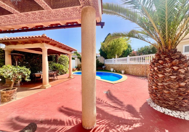 Segunda mano - villa - Torrevieja - Los Balcones - Los Altos Del Edén