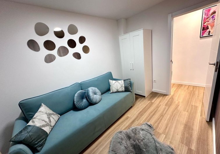 Segunda mano - Apartamento  - Torrevieja - Estacion De Autobuses