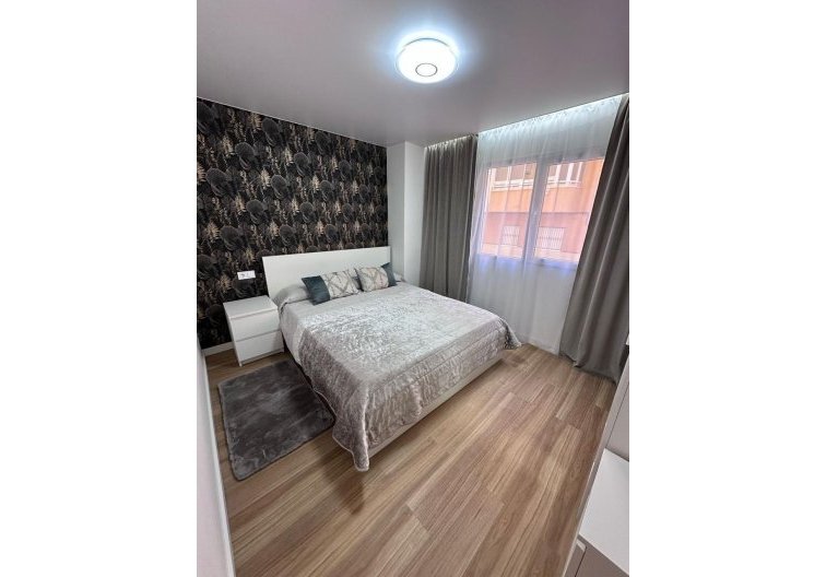 Segunda mano - Apartamento  - Torrevieja - Estacion De Autobuses