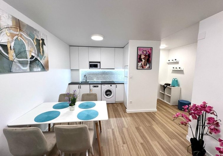 Segunda mano - Apartamento  - Torrevieja - Estacion De Autobuses