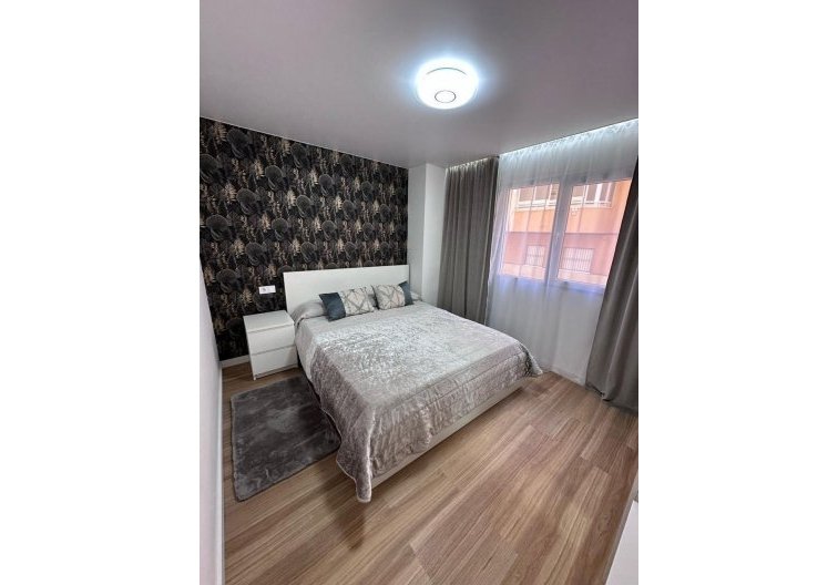 Segunda mano - Apartamento  - Torrevieja - Estacion De Autobuses