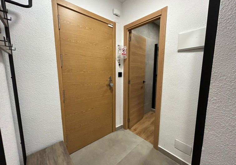 Segunda mano - Apartamento  - Torrevieja - Estacion De Autobuses