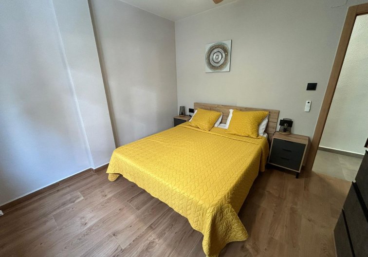 Segunda mano - Apartamento  - Torrevieja - Estacion De Autobuses