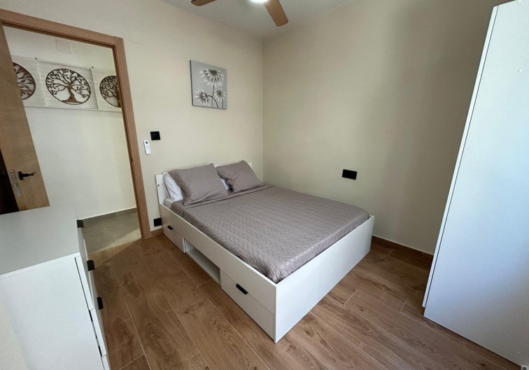 Segunda mano - Apartamento  - Torrevieja - Estacion De Autobuses