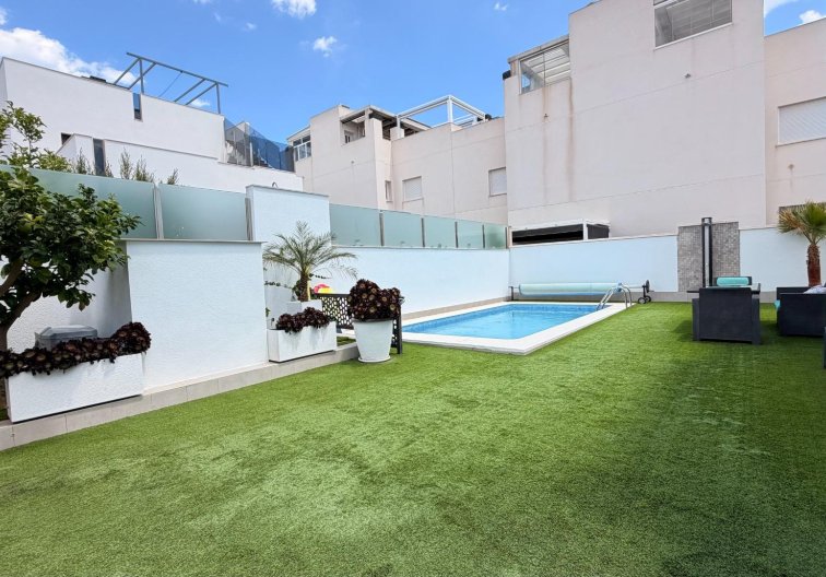 Segunda mano - villa - Torrevieja - Aguas Nuevas