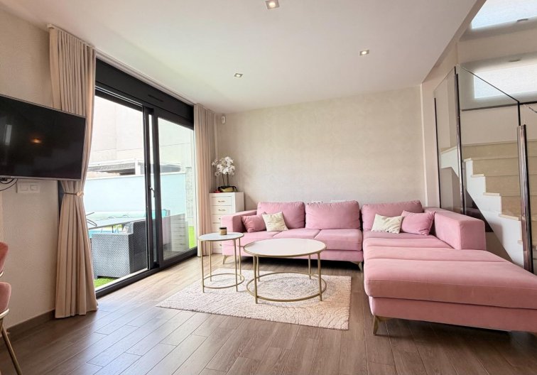 Segunda mano - villa - Torrevieja - Aguas Nuevas