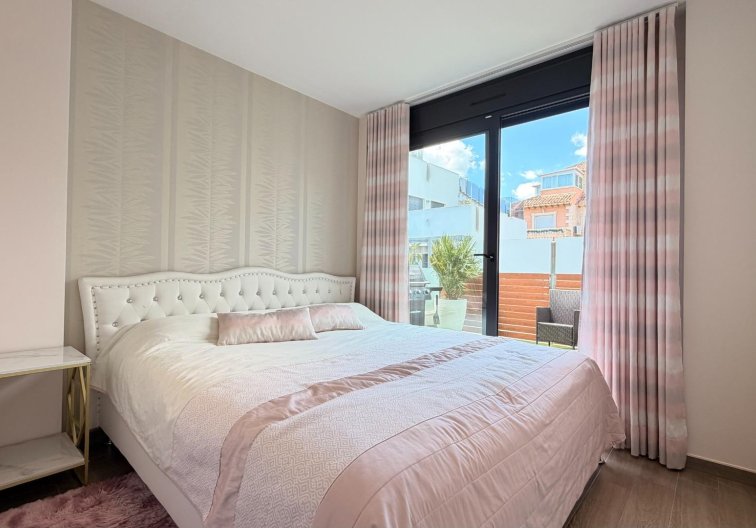 Segunda mano - villa - Torrevieja - Aguas Nuevas