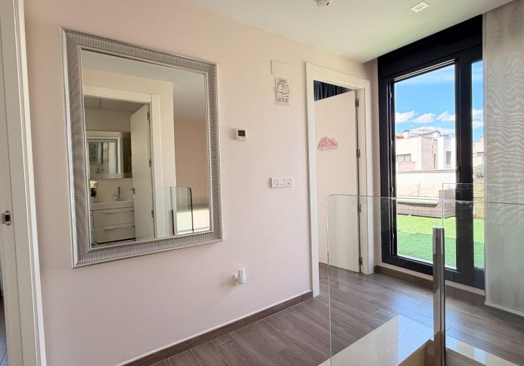 Segunda mano - villa - Torrevieja - Aguas Nuevas