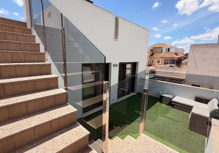 Segunda mano - villa - Torrevieja - Aguas Nuevas