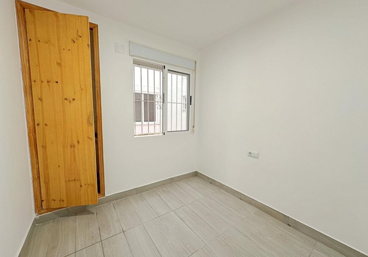 Segunda mano - Apartamento  - Torrevieja - Centro