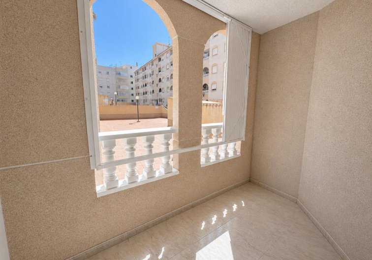 Segunda mano - Apartamento  - Torrevieja - Estacion De Autobuses