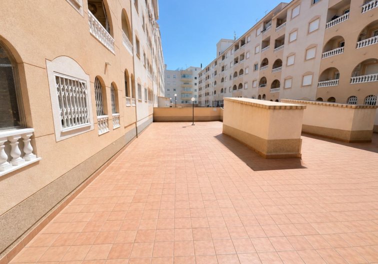 Segunda mano - Apartamento  - Torrevieja - Estacion De Autobuses