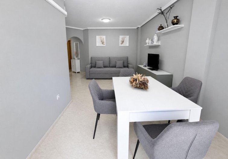 Segunda mano - Apartamento  - Torrevieja - Estacion De Autobuses