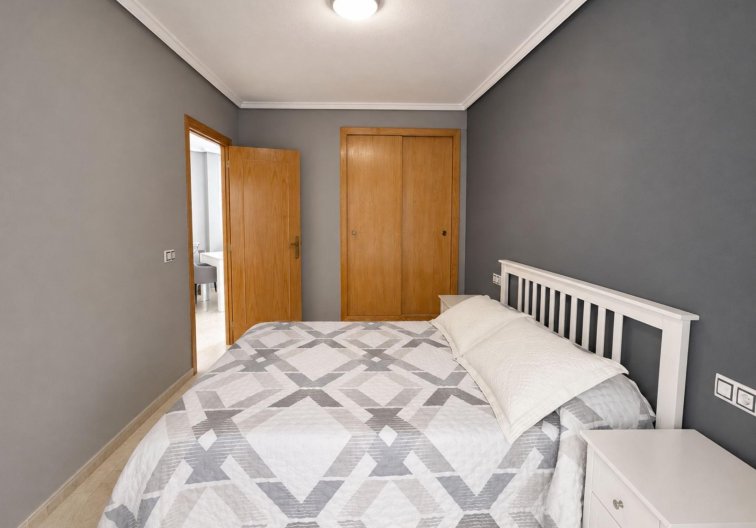 Segunda mano - Apartamento  - Torrevieja - Estacion De Autobuses