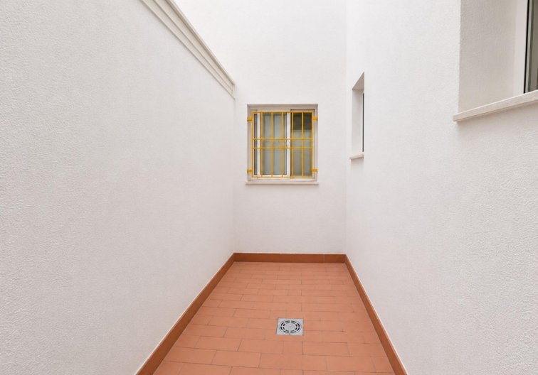 Segunda mano - Apartamento  - Torrevieja - Estacion De Autobuses
