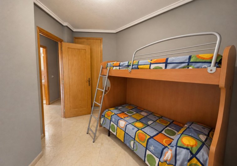 Segunda mano - Apartamento  - Torrevieja - Estacion De Autobuses