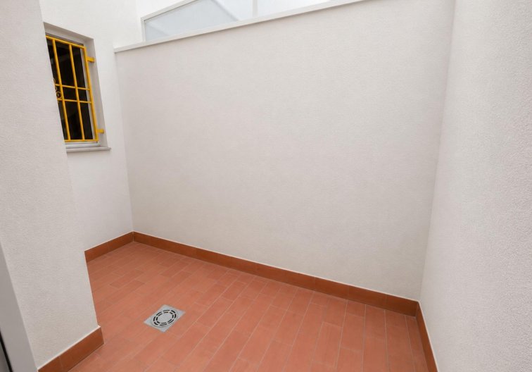 Segunda mano - Apartamento  - Torrevieja - Estacion De Autobuses