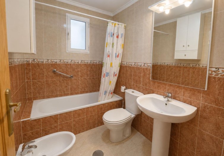 Segunda mano - Apartamento  - Torrevieja - Estacion De Autobuses