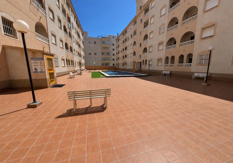 Segunda mano - Apartamento  - Torrevieja - Estacion De Autobuses
