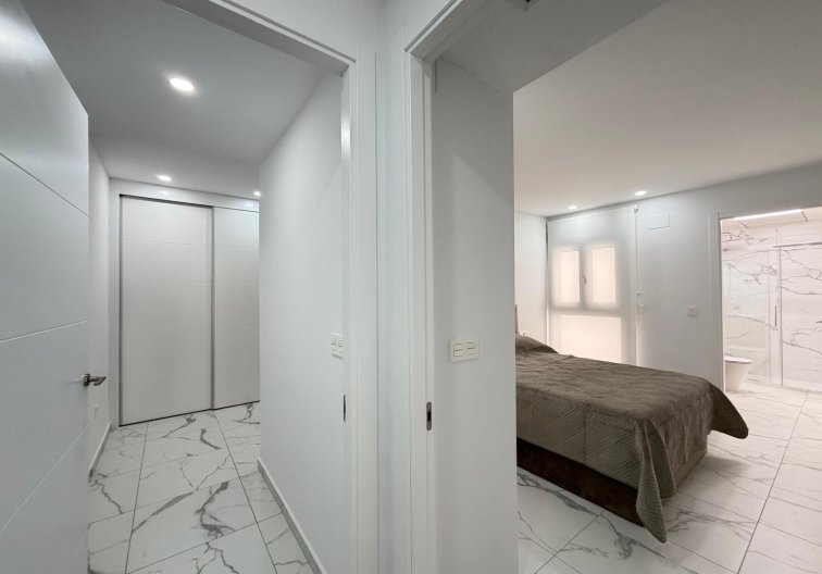 Segunda mano - Apartamento  - Torrevieja - Estacion De Autobuses