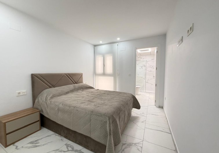 Segunda mano - Apartamento  - Torrevieja - Estacion De Autobuses