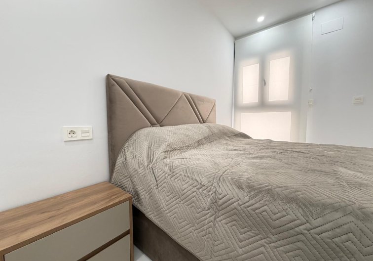 Segunda mano - Apartamento  - Torrevieja - Estacion De Autobuses