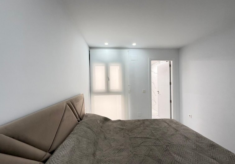 Segunda mano - Apartamento  - Torrevieja - Estacion De Autobuses