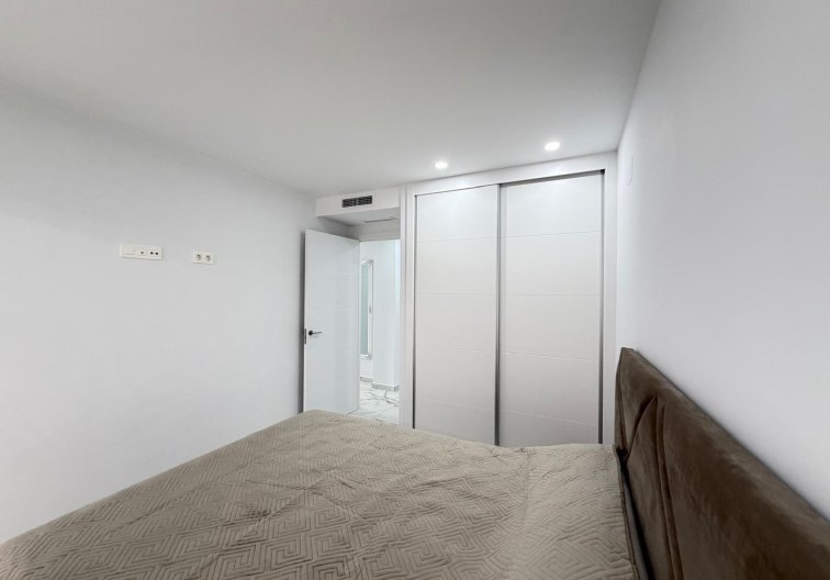 Segunda mano - Apartamento  - Torrevieja - Estacion De Autobuses