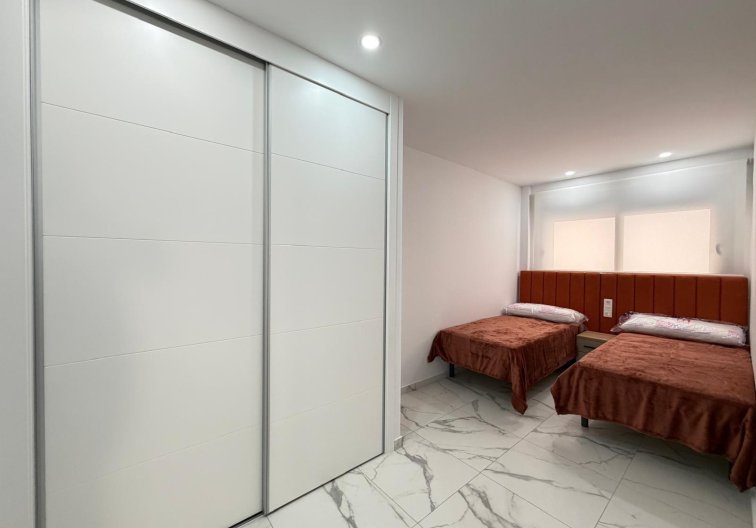 Segunda mano - Apartamento  - Torrevieja - Estacion De Autobuses