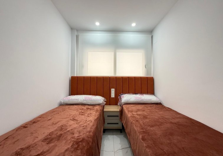 Segunda mano - Apartamento  - Torrevieja - Estacion De Autobuses