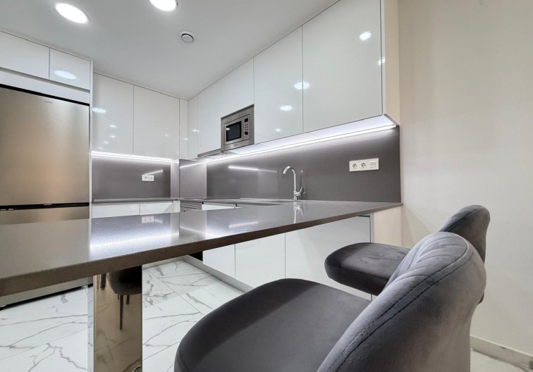 Segunda mano - Apartamento  - Torrevieja - Estacion De Autobuses